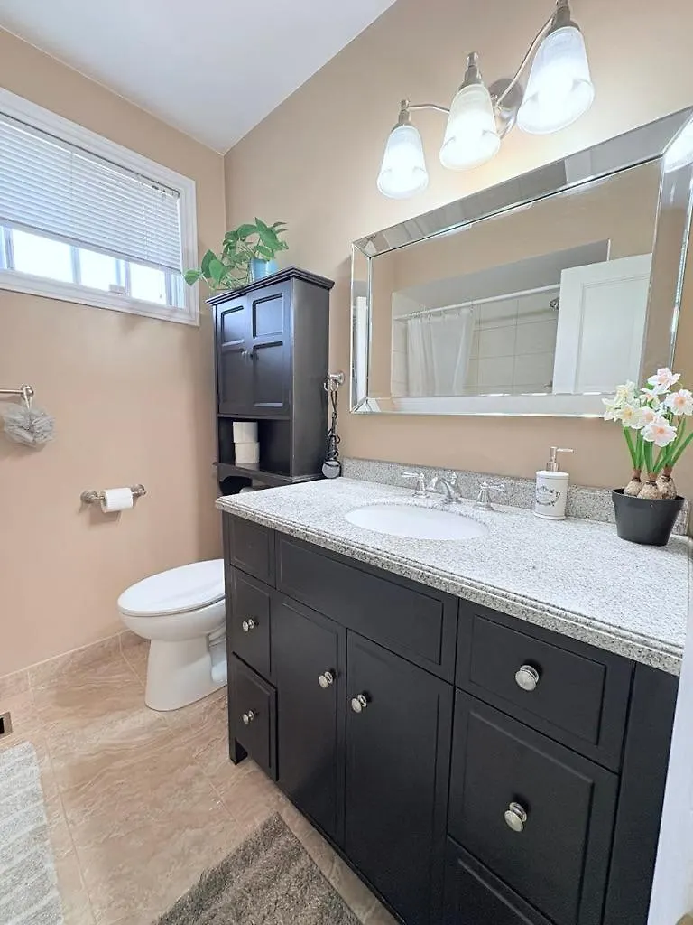 Cozy Stay, Self Check-In With Parking Available Upon Request تورونتو